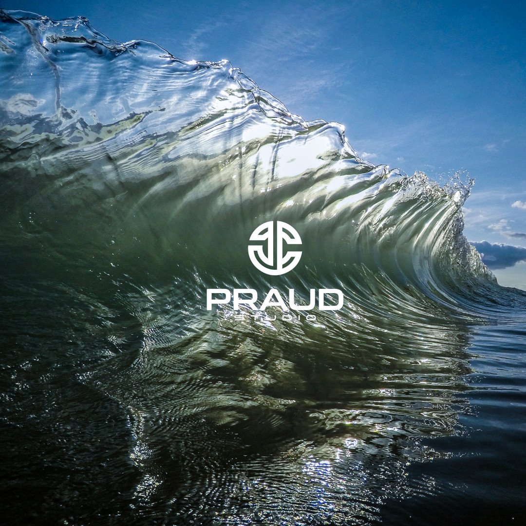 une vague en contre-plongée